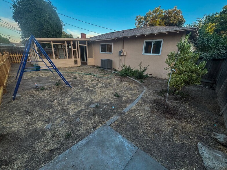 Building Photo - 1213 Multnomah Dr