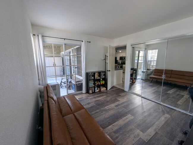 Building Photo - Available November 1, 2025 | A charming gr...