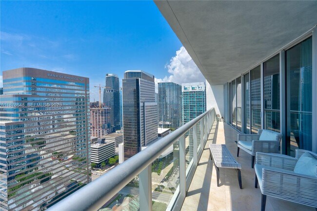 Building Photo - 495 Brickell Ave