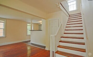 Building Photo - 2026-2027 School Year / 8 Bdrm / 3 Bath St...