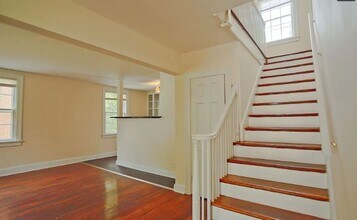 Building Photo - 2026-2027 School Year / 8 Bdrm / 3 Bath St...