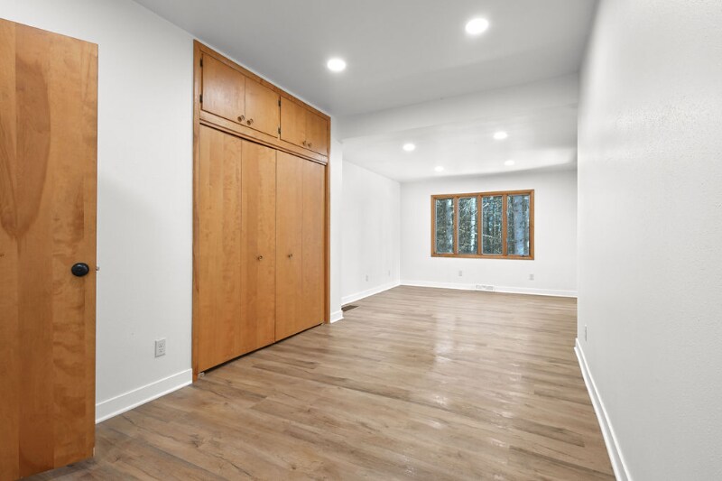 Building Photo - 233055 Schoolhouse Ln