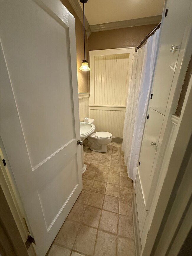 Building Photo - Charming Historic Highland Rental – 3BR, 2...