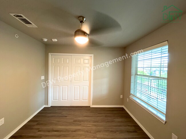 Building Photo - For Lease: Modern 1BR Oasis in the Heart of Dallas