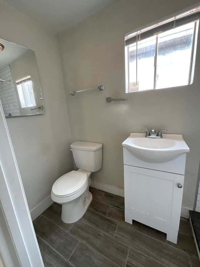 Building Photo - Central Tucson, close to University of Ari...