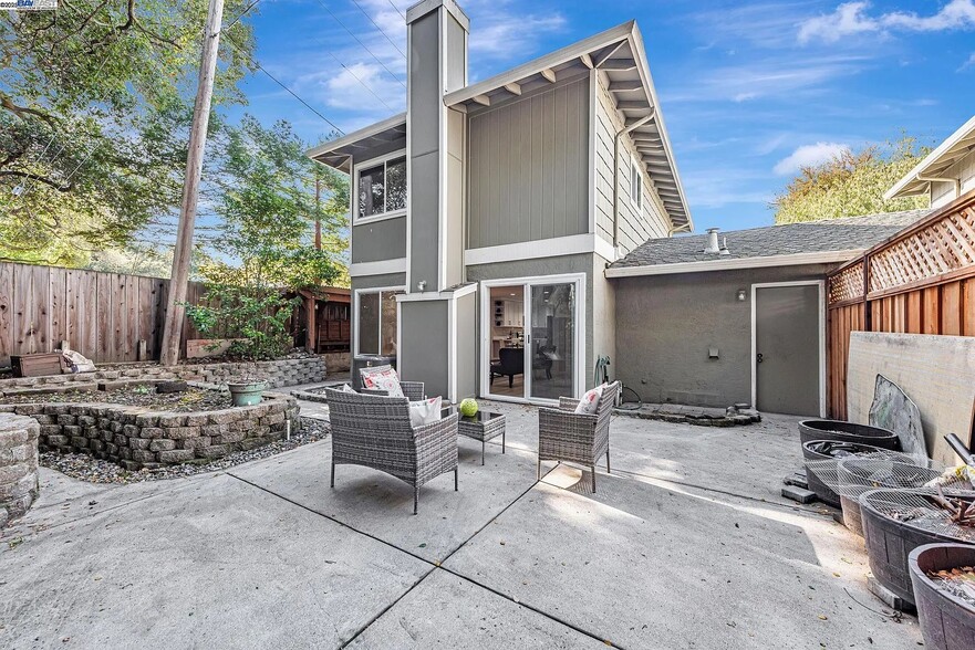 Building Photo - 7516 Silvertree Ln