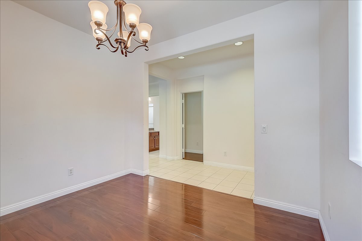 Building Photo - 3115 N Sunrise Ct