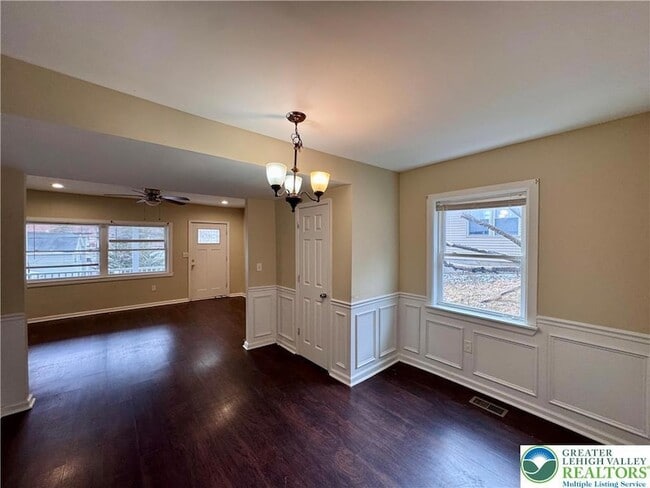 Building Photo - 207 Spring St