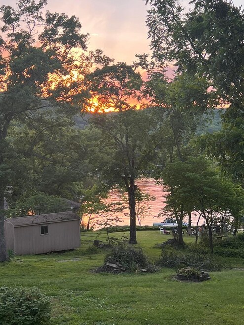 Building Photo - 1546 Hideaway Rd