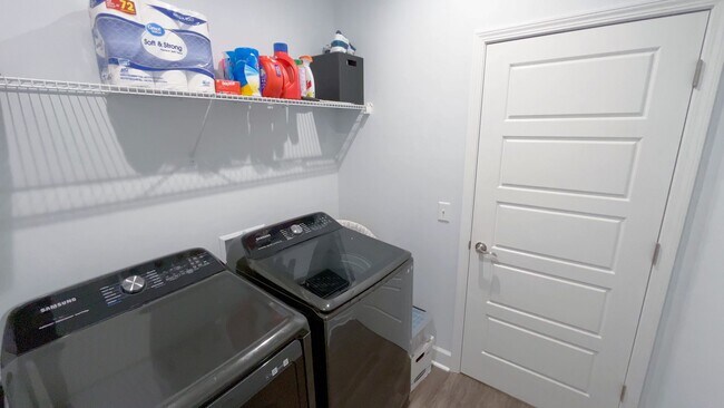 Building Photo - 4/3 fairly new & updated home!