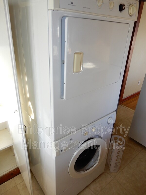 Building Photo - 595 Houston St