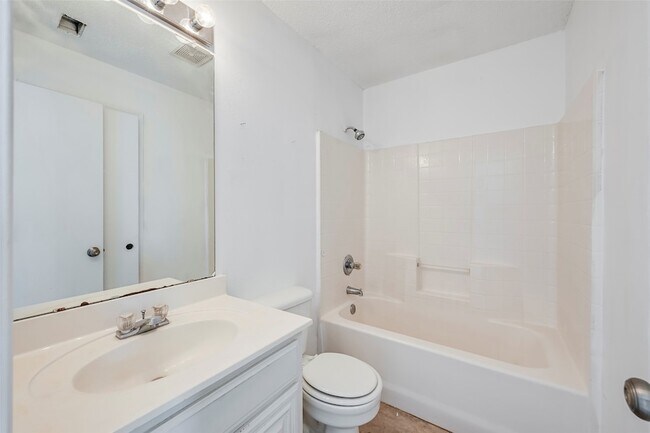 Building Photo - 809 Elbe Dr