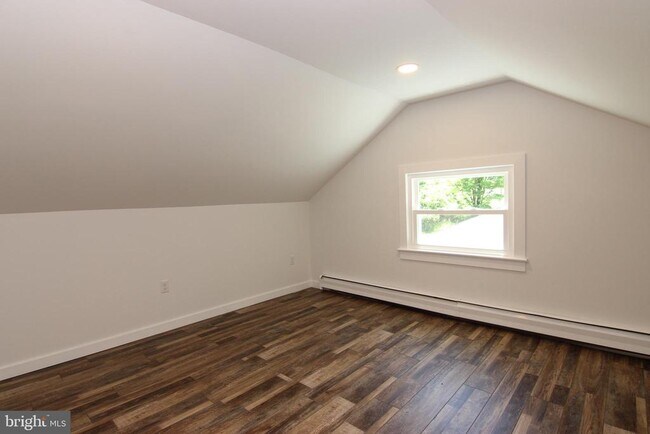 Building Photo - 151 Dogwood Dr