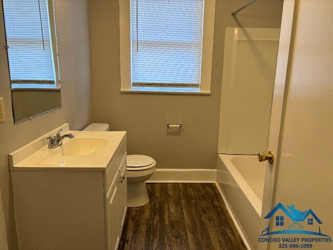 Building Photo - 912 S Abe St