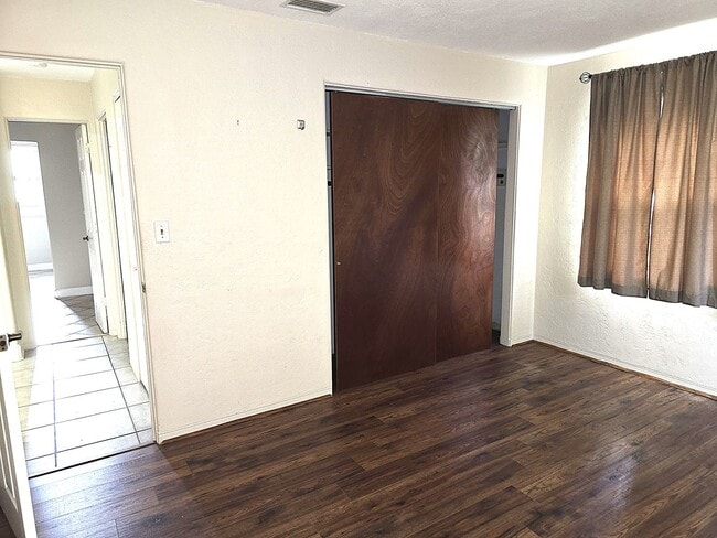 Building Photo - Charming 2-bedroom, 2-bathroom home