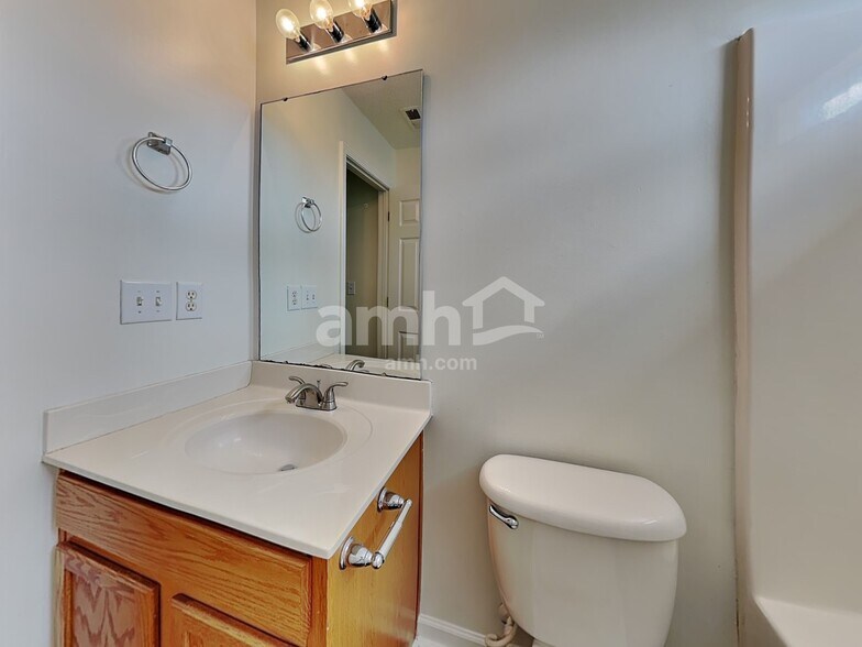 Building Photo - 155 Mott Rd