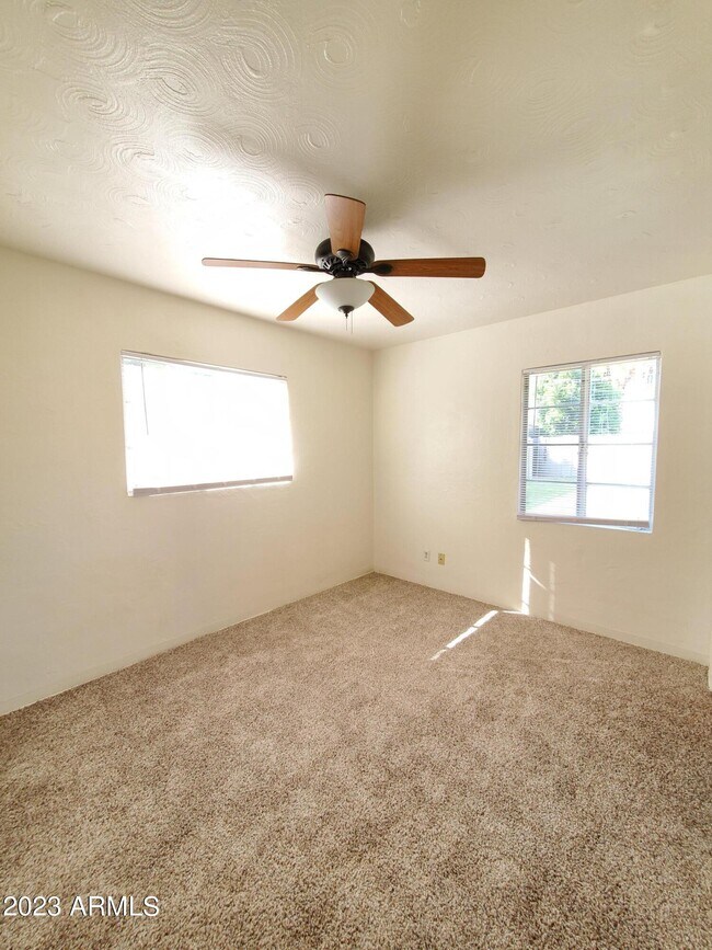 Building Photo - 1336 E Lemon St