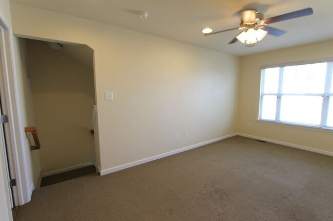 Building Photo - 316 Ross Ct