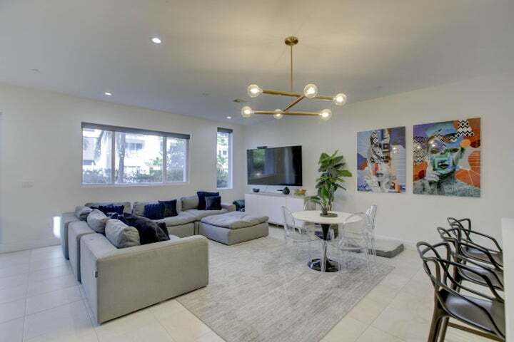 Building Photo - 1045 NE 18th Ave