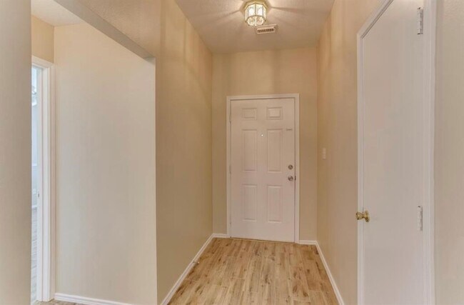 Building Photo - 9210 Rosewell Ct