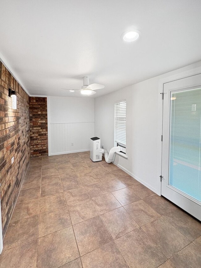 Building Photo - 1601 Cordoba Ln