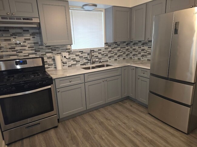 Building Photo - 14605 Des Plaines St