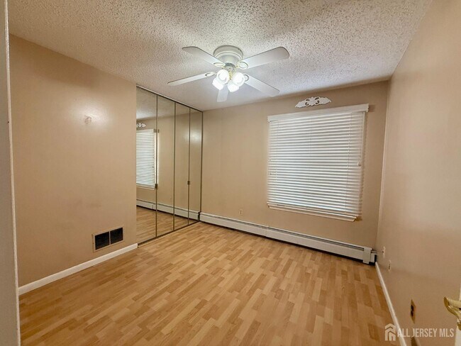 Building Photo - 1 Carriage Pl