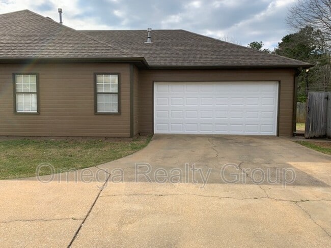 Building Photo - 118 Cedar Bend Dr