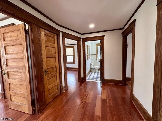 Building Photo - 12 Maple Ave