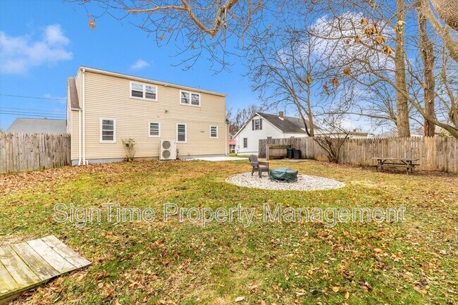 Building Photo - 11025 Rosewood Dr