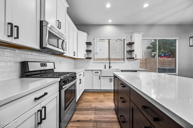 Building Photo - 4231 E Marshall Ave