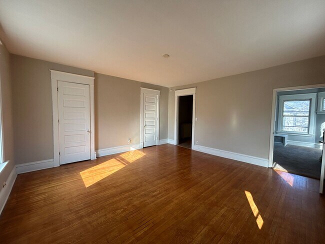 Building Photo - 914 23rd St