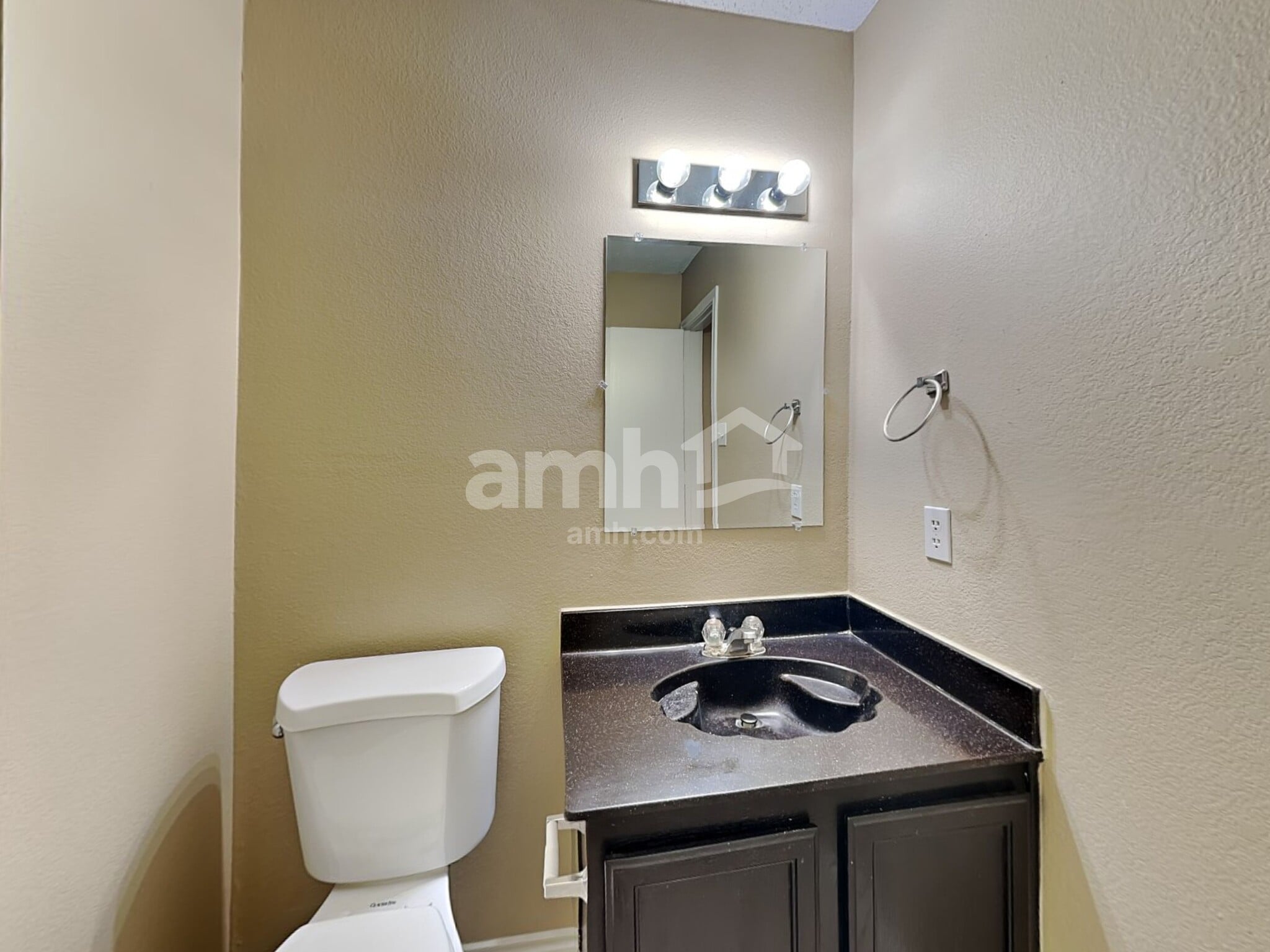 Building Photo - 1100 Willow Tree Dr