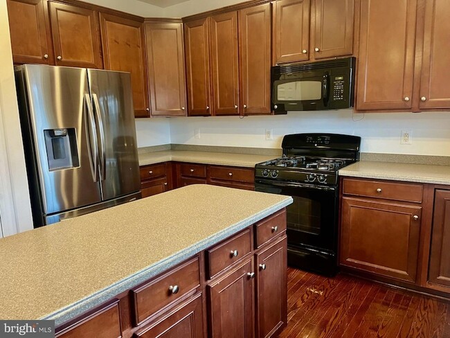 Building Photo - 6003 Popes Creek Pl