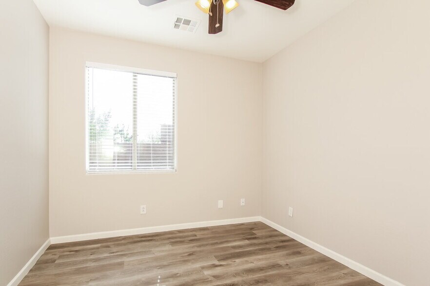 Building Photo - 30999 N 127th Ave