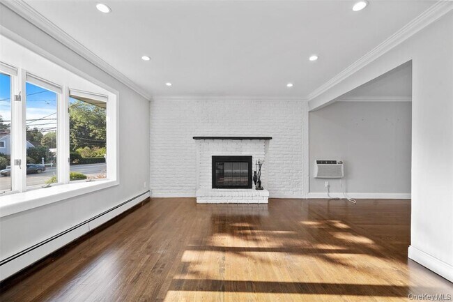 Building Photo - 228 Oakwood Rd