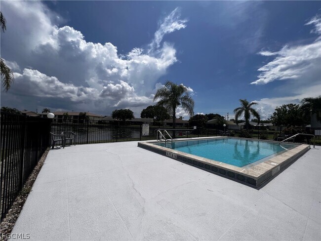 Building Photo - 1248 SE 7th St