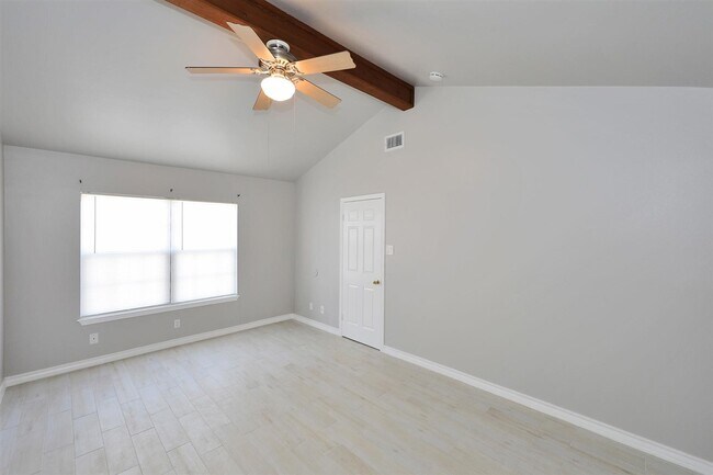 Building Photo - 2600 E San Jose St