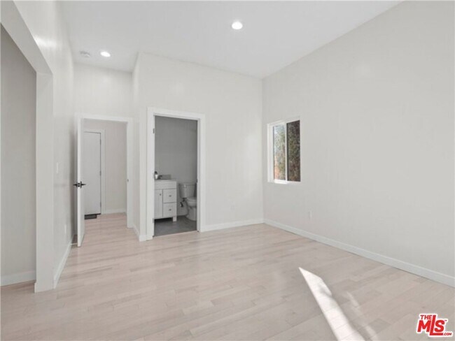 Building Photo - 17601 Rhoda St