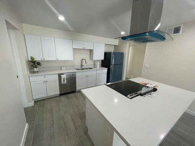 Building Photo - REUDUCED PRICE - Fully Remodeled in Arcadi...
