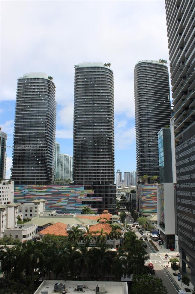 Building Photo - 1100S S Miami Ave