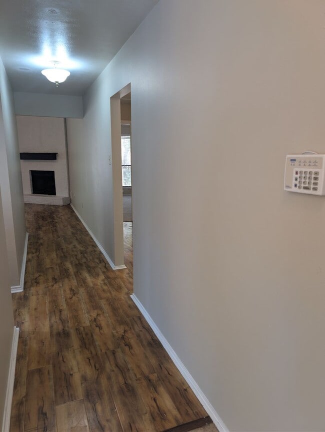 Building Photo - 3BR SFR w/ Garage & In-Unit Laundry in The Woodlands