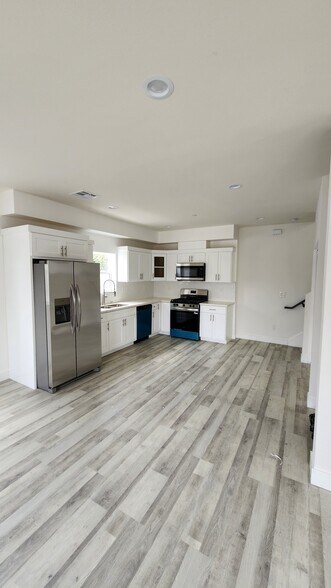Building Photo - 2637 S Cochran Ave