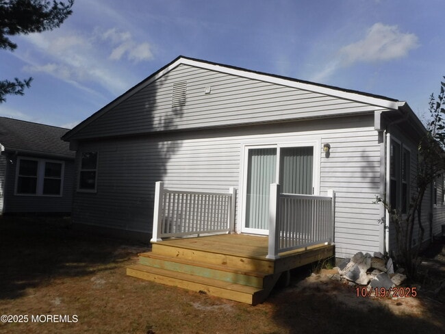 Building Photo - 102 Troumaka St