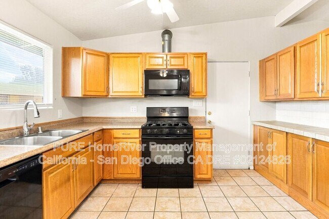 Building Photo - 1066 Cuyamaca Ave