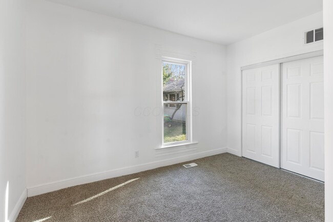 Building Photo - 89 Maple St