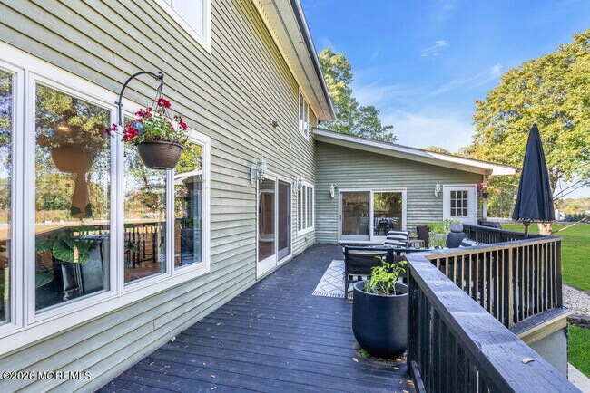 Building Photo - 17 Woods End Rd