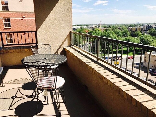 Building Photo - 1975 Grant St