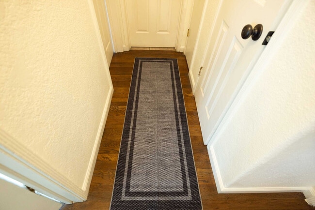 Building Photo - 240 E Hedding St