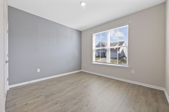 Building Photo - Modern 3 Bedroom 2 Bathroom Myrtle Beach Home